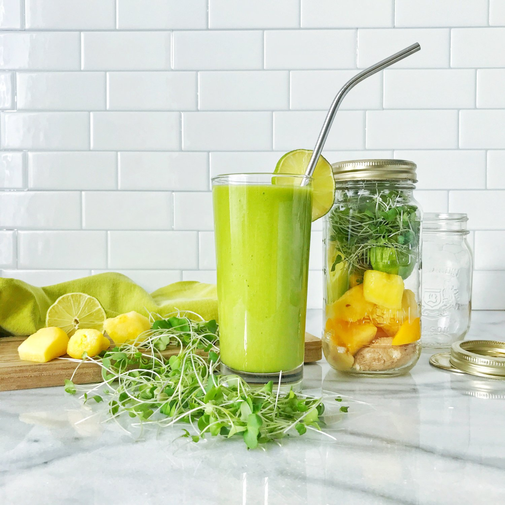Picture of a glass filled with green smoothie 